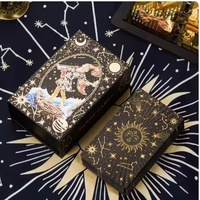 Vente en gros de cartes de tarot classiques en PVC imperméables personnalisées, modèle Soleil Univers Noir Or, emballage en boîte de couleur créative, manuel d'utilisation