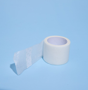 Nastro Medico Non Tessuto Traspirante Morbido da 2,5 cm, Ipoallergenico e Sicuro per la Pelle, per Fissaggio di Tubi Medicali e Fissaggio per Infusione - Product Image 1