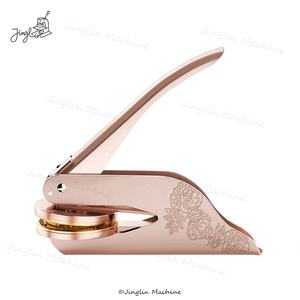 Vente en gros <span class=keywords><strong>Personnalisable</strong></span> Portable Auto-encreur Gaufrage Joint Timbre <span class=keywords><strong>Pince</strong></span> <span class=keywords><strong>à</strong></span> main avec Logo en relief pour le bureau Cadeaux d'affaires - Product Image 5