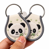 Porte-clés personnalisé en acier inoxydable avec étiquette tissée et broderie de panda, directement de l'usine, pour cadeau promotionnel d'entreprise