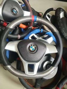 Couvre-volant de voiture en fibre de carbone et cuir de luxe, style de couture à la main - Product Image 4