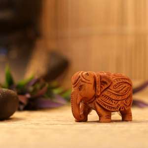 รูปปั้นช้างไม้แกะสลักด้วยมือ งานประติมากรรมสัตว์ตกแต่งแบบดั้งเดิม สำหรับตกแต่งบ้าน ของขวัญ และของที่ระลึกสะสม - Product Image 1