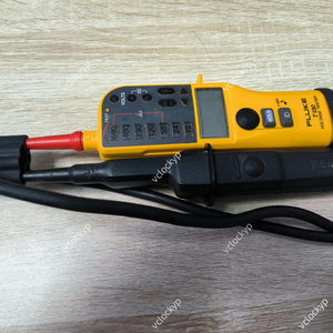 Fluke T130 Two-pole Voltage and <b>Continuity</b> <b>Tester</b>, 12 to 690 V AC/DC in Good Second-hand Condition - Product Image 1