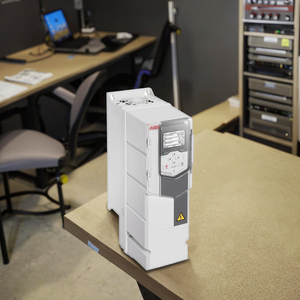 <span class=keywords><strong>ABB</strong></span> AC Drives Acs 580 VFD Inversor de frecuencia variable de motor B056 3AXD50000038970 - Product Image 1
