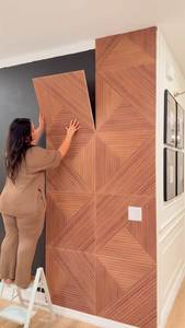 Dalles murales acoustiques insonorisantes en feutre PET à texture de bois rainurée verticale géométrique sculptée par un artiste 3D, certifiées CE, modernes - Product Image 6