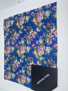 Modello di vendita caldo di personalizzazione fiore blu tessuto di rivestimento in PVC con WR per antipioggia/impermeabile/poncho tessuto Versatile