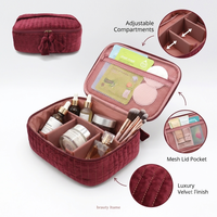 Sac de maquillage personnalisé OEM en velours matelassé à texture fourrure, organiseur de beauté pour soins de la peau, trousse de toilette pour femmes, boîte à cosmétiques pour voyage