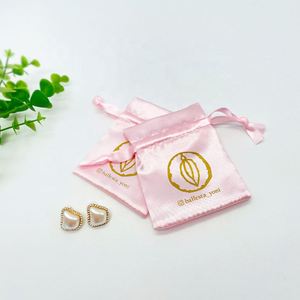 Sacs cadeaux en satin personnalisés avec logo, sacs en satin rose OEM pour bijoux, anneaux, boucles d'oreilles, pochettes à cordon - Product Image 2
