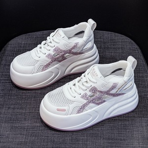<span class=keywords><strong>Sneakers</strong></span> bianche da donna con plateau e <span class=keywords><strong>tacco</strong></span> <span class=keywords><strong>alto</strong></span>. Scarpe sportive da donna casual a trama aperta di nuovo stile. - Product Image 6