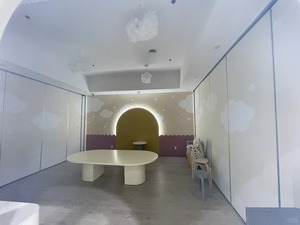 Équipement de jeu souple personnalisé Ledi-95 de 500 mètres carrés pour enfants, aire de jeux intérieure avec fonctions de jeu de rôle, parc d'attractions en bois et métal - Product Image 6