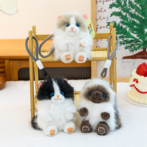 <span class=keywords><strong>Peluche</strong></span> de <span class=keywords><strong>chat</strong></span> réaliste, jouet en <span class=keywords><strong>peluche</strong></span> moelleux et réaliste en forme de <span class=keywords><strong>chat</strong></span> assis, à suspendre au sac ou au sac à dos, vente en gros - Product Image 3