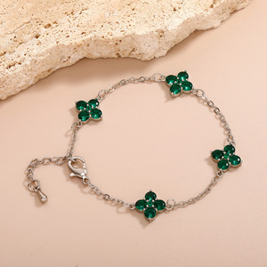 สร้อยข้อมือรูปดอกโคลเวอร์ประดับเพทายสีเขียวสำหรับผู้หญิง เครื่องประดับนำโชค สร้อยข้อเท้าชุบเคลือบเงา แฟชั่นฤดูร้อน - Product Image 2