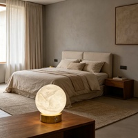 Lampe de table sphérique en marbre avec base cylindrique en laiton brossé, abat-jour en forme de champignon, commande tactile, veilleuse à intensité variable pour chambre et hôtel