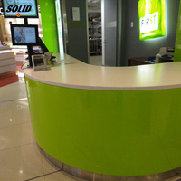 Comptoir de caissier vert moderne personnalisé à surface solide bureau de centre commercial bureau de réception rond