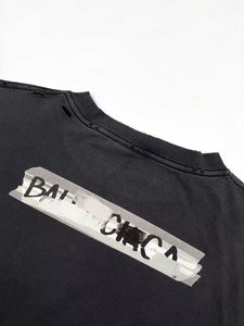 T-shirt homme gris foncé à col rond et manches courtes, coupe ample, en jersey de coton respirant, avec logo imprimé et effet délavé, idéal pour l'été - Product Image 4