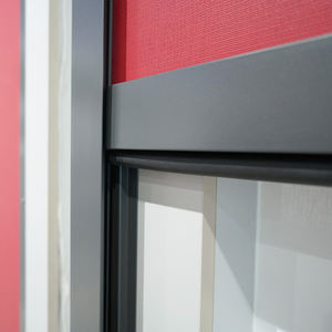 Persianas Enrollables Motorizadas con Filtro de Luz Impermeables con Riel con Cremallera Incorporado Horizontal con Certificación CE para Uso en Patios - Product Image 5