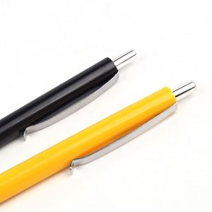 Stylo bille publicitaire fin en plastique de haute qualité, jaune/noir, personnalisable avec logo imprimé - Product Image 2