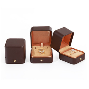 Joyero de cuero PU verde de lujo con botón a presión Anillo Pendiente Cajas de embalaje Joyería Logotipo personalizado - Product Image 3