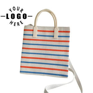 Borsa da viaggio con borsetta a tracolla firmata uncinetto - Product Image 1