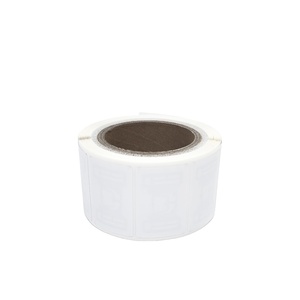 Étiquette RFID UHF personnalisée durable avec puce EPC 128 bits pour la gestion logistique de détail et les vêtements TH6101 – Performance longue portée - Product Image 1