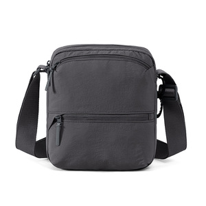 Sac à bandoulière décontracté pour homme en nylon imperméable, personnalisable en petites séries avec logo urgent - Product Image 3