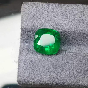 SGARIT - Esmeralda Natural de 4.41CT, Gema Suelta con Certificado GILD, Corte Cojín Verde Intenso de 9.67*9.51mm, Piedra Preciosa para Joyería - Product Image 1