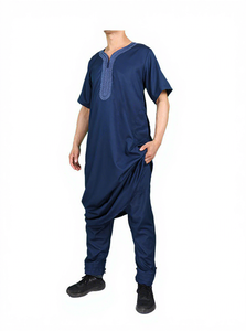 <span class=keywords><strong>Ensemble</strong></span> <span class=keywords><strong>Qamis</strong></span> <span class=keywords><strong>Homme</strong></span> Jubbah Marocain Islamique Modeste pour Hommes, Thobe avec Pantalon, Manches Courtes, Brodé de Qualité Supérieure, Deux Pièces - Product Image 5