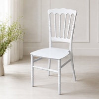 Chaise de salle à manger Napoléon en plastique intégré moderne avec dossier, empilable, pour mariage, hôtel, événement extérieur, fête, banquet