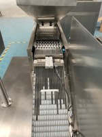 Machine de remplissage et d'emballage rotative pour comprimés effervescents à la vitamine C