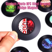 Imán de Refrigerador con Foto Personalizada en Forma de Disco de Vinilo NFC, Imán de CD Negro, Toque para Reproducir Canción, Regalo Personalizado para Amantes de la Música