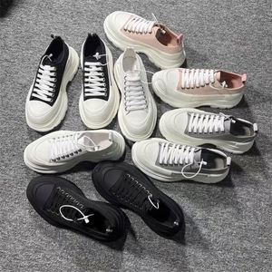 รองเท้าผ้าใบแฟชั่นสไตล์เกาหลีแบบคลาสสิกขายส่ง รองเท้าลำลองแบบผูกเชือกสำหรับผู้ชายและผู้หญิง ทำจากผ้ายีนส์ เหมาะสำหรับใส่เดินเล่นหรือเล่นกีฬา - Product Image 6