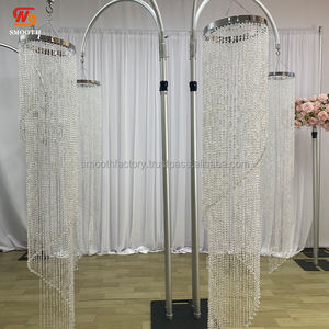 Lustre de mariage personnalisé à 4 bras longs et lisses, en cristal, pour événements et décorations de fête - Product Image 1