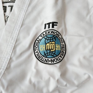 <span class=keywords><strong>Uniforme</strong></span> Ligero y Suave para Principiantes de <span class=keywords><strong>Taekwondo</strong></span> ITF de Primera Categoría, Directo de Fábrica Quteng - <span class=keywords><strong>Uniforme</strong></span> Unisex de <span class=keywords><strong>Taekwondo</strong></span> ITF - Product Image 2