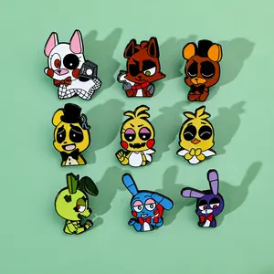 Personagem de jogo de aventura de suspensão de terror de desenho animado, emblema de metal periférico, broche de urso de brinquedo, acessórios de liga de Freddy