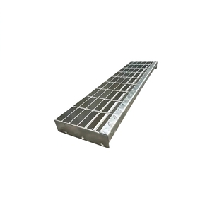 Marches en acier perforé galvanisé à chaud antidérapantes pour applications industrielles et extérieures - Product Image 1