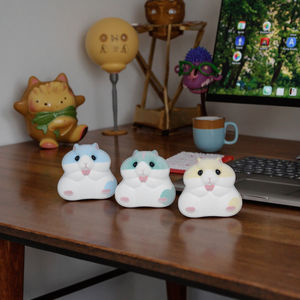 Nouveauté : Jouets à presser promotionnels à récupération lente en mousse PU floquée, mignonnes boules <span class=keywords><strong>anti</strong></span>-<span class=keywords><strong>stress</strong></span> en forme d'hamster, personnalisables avec logo - Product Image 3