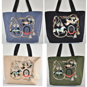 Sac fourre-tout en nylon de grande capacité pour femmes, sac à bandoulière léger et imperméable avec design brodé de cheval et pompon - Product Image 6