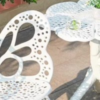 Ensemble de meubles de patio portables d'extérieur avec des chaises en forme de papillon et une table à fleurs, ensemble de bistrot en aluminium moulé pour le jardin