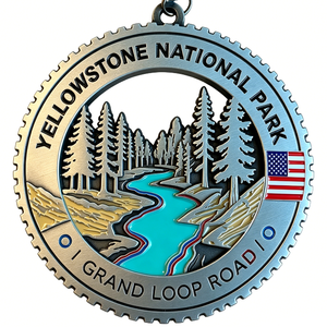 Medalla de recuerdo del Parque Nacional de Yellowstone, Carretera Grand Loop, de aleación de zinc bañada en plata, con emblema patriótico esmaltado y troquelado circular. - Product Image 2