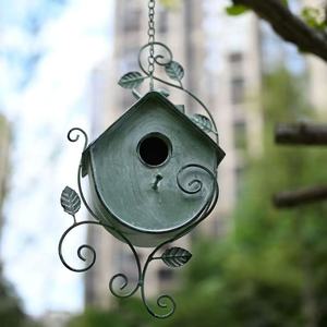 Nichoir vintage en fer forgé vieilli avec ornement d'oiseau, boîte à oiseaux suspendue résistante aux intempéries <span class=keywords><strong>pour</strong></span> la décoration extérieure de jardin et d'arbres - Product Image 4