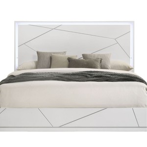 Cama de plataforma blanca minimalista moderna con líneas geométricas y cabecera iluminada con LED para adultos y personas mayores - Product Image 5