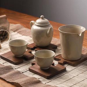 Sous-verres en bois modernes et simples, isolants thermiquement, pour bureaux, bars et décoration d'ambiance domestique – Vente en gros - Product Image 1