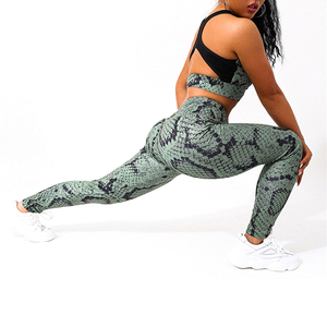 Ensemble de yoga réversible personnalisé pour femme grande taille, 2 pièces : Legging taille haute uni et brassière de sport, vêtements de sport écologiques à séchage rapide - Product Image 3