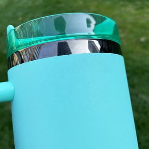 Gobelet noir plaqué avec revêtement en poudre, capacité 40 oz, avec poignée, gravure laser H2.0 - Product Image 4