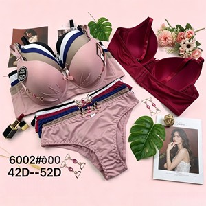 2,45 Dollari Y6002 #   Set Reggiseno Plus Size 42D-52D con Chiusura Posteriore a 3 Ganci, Ferretto e Push-up, con Slip e Stampe di Strass - Product Image 1
