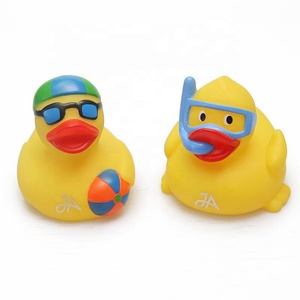 Pato de Goma Amarillo de PVC Ecológico Promocional Personalizado al por Mayor, Limpio y de Buena Calidad, para Decoración de Regalos - Product Image 2