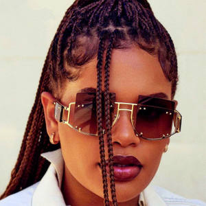 Gafas de Sol Cuadradas con Remaches, Negras, de Moda, con Logotipo Personalizado, Novedad, para Mujer, de una Sola Pieza, Tamaño Grande, Protección UV400 - Product Image 4