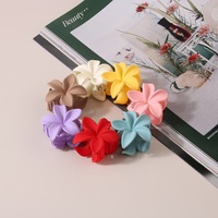 BELLEWORLD Pinces à cheveux en acrylique avec logo personnalisé, motif fleur hawaïenne mignonne de 4 cm, pinces fines colorées pour filles, accessoires capillaires en gros