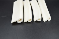 Bande d'étanchéité en mousse de silicone en forme de P pour le jointement des portes d'armoires électriques, des conteneurs et des panneaux d'équipement