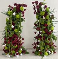 Rangkaian Bunga Anthurium, Hydrangea Buatan, Mawar Merah, Merah Marun, dan Kuning Muda untuk Dekorasi Pintu Depan Melengkung dan Latar Belakang Kustom